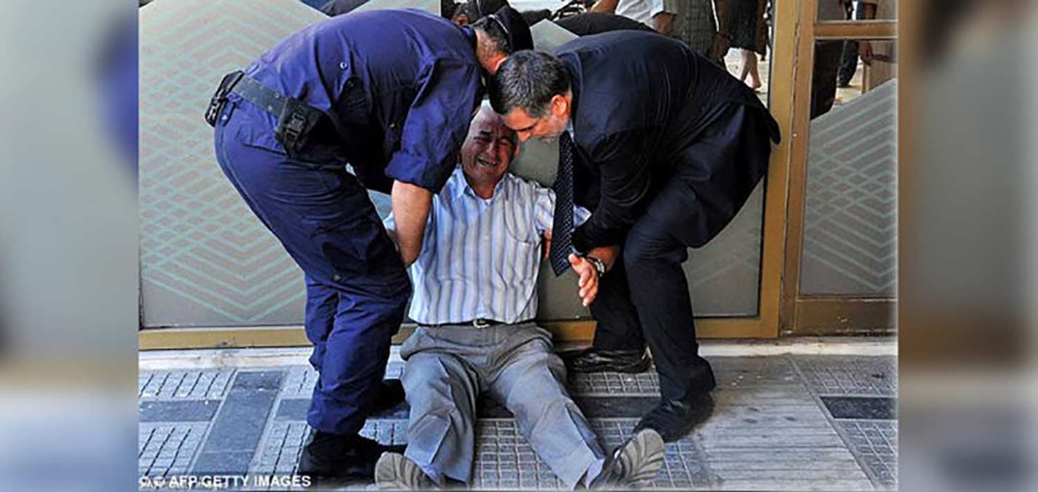 idoso-chorando-crise-768x364